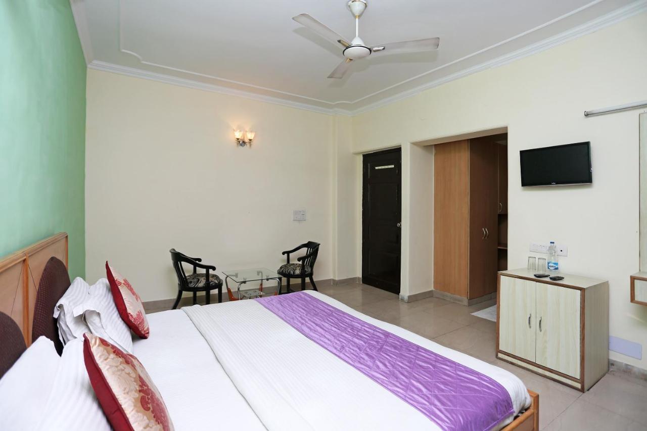 Oyo Near Mg Road Near Aravali Biodiversity Park Gurgaon Buitenkant foto